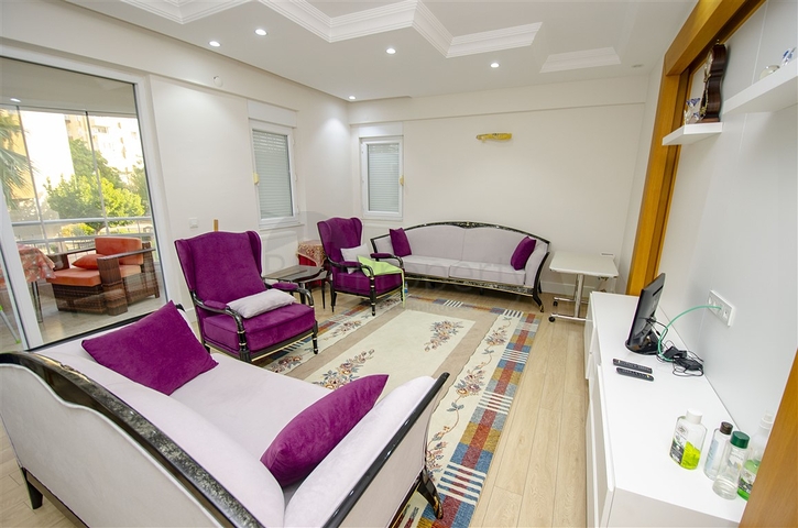 شقة 2 + 1 في 150 متر من شاطئ كونيالتي في انطاليا 