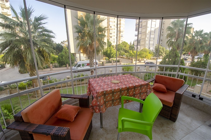 شقة 2 + 1 في 150 متر من شاطئ كونيالتي في انطاليا 