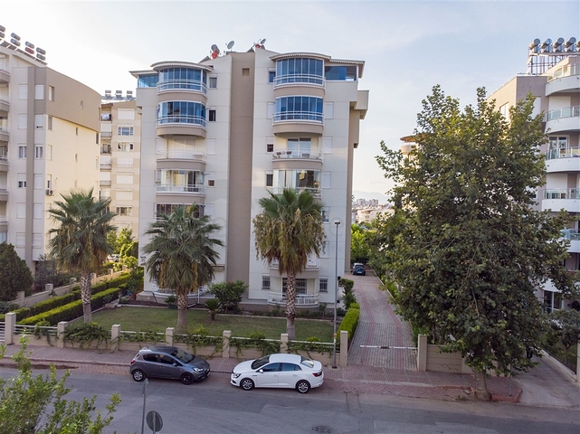 شقة 2 + 1 في 150 متر من شاطئ كونيالتي في انطاليا 