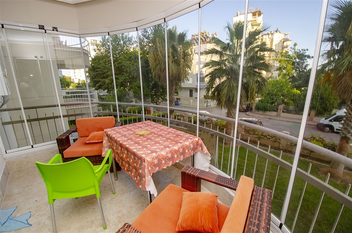 شقة 2 + 1 في 150 متر من شاطئ كونيالتي في انطاليا 