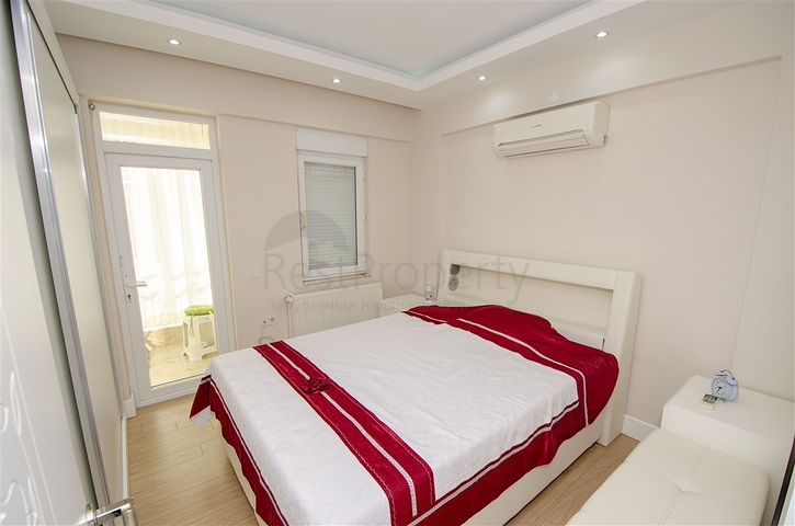 شقة 2 + 1 في 150 متر من شاطئ كونيالتي في انطاليا 