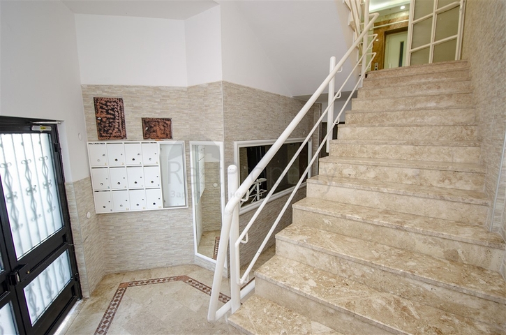 شقة 2 + 1 في 150 متر من شاطئ كونيالتي في انطاليا 