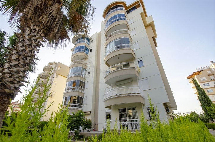 شقة 2 + 1 في 150 متر من شاطئ كونيالتي في انطاليا 