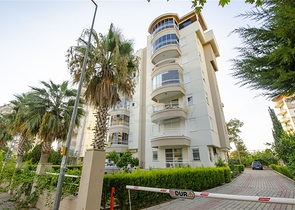 شقة 2 + 1 في 150 متر من شاطئ كونيالتي في انطاليا 