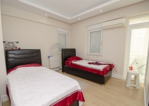 شقة 2 + 1 في 150 متر من شاطئ كونيالتي في انطاليا 