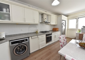 غرفتين وصالة مفروشة ضمن منطقة جيكجلي الهادئة في الانيا 