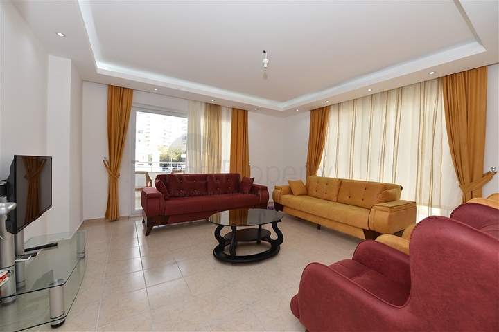 شقق غرفتين وصالة ضمن مجمع سكني يبعد  100 متر عن شاطئ البحر 