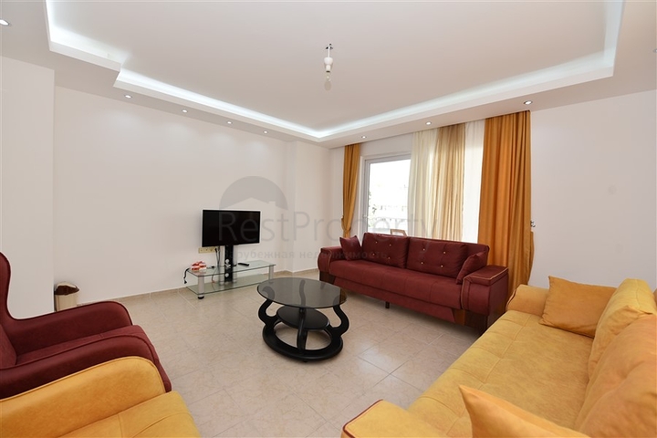 شقق غرفتين وصالة ضمن مجمع سكني يبعد  100 متر عن شاطئ البحر 