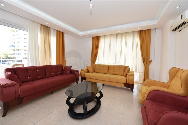 شقق غرفتين وصالة ضمن مجمع سكني يبعد  100 متر عن شاطئ البحر 