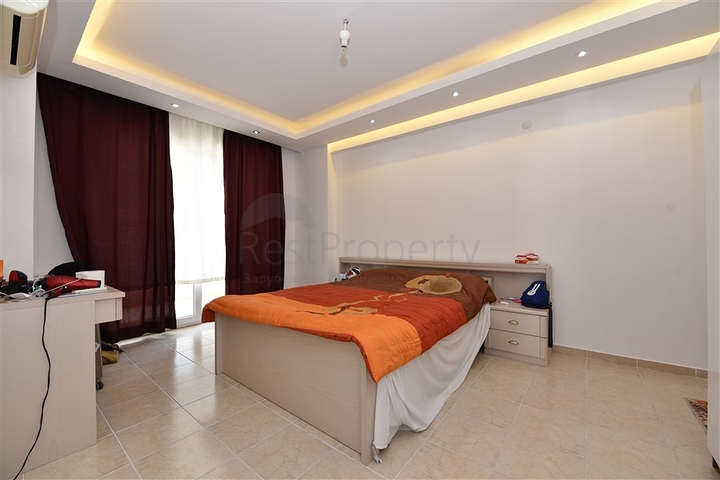 شقق غرفتين وصالة ضمن مجمع سكني يبعد  100 متر عن شاطئ البحر 