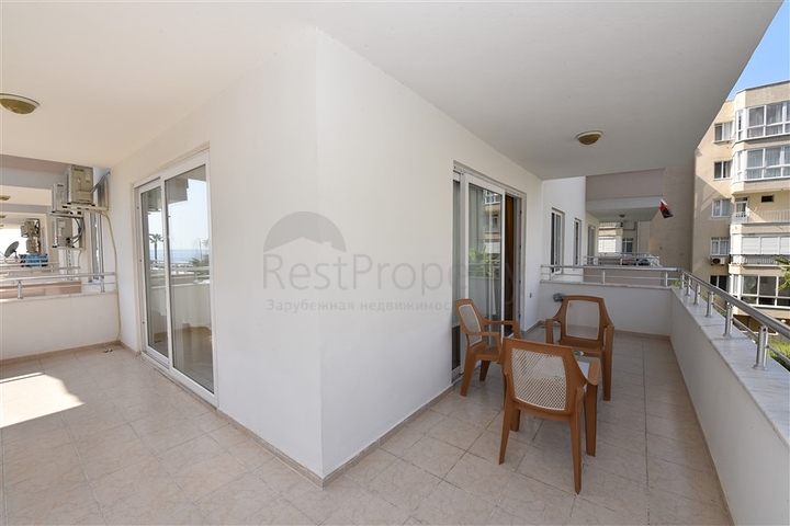 شقق غرفتين وصالة ضمن مجمع سكني يبعد  100 متر عن شاطئ البحر 