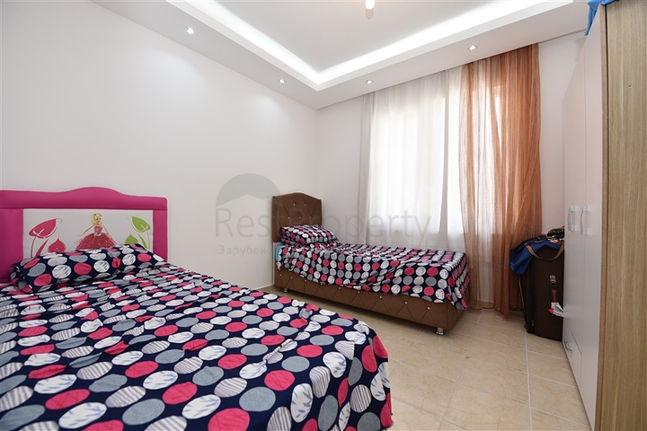 شقق غرفتين وصالة ضمن مجمع سكني يبعد  100 متر عن شاطئ البحر 