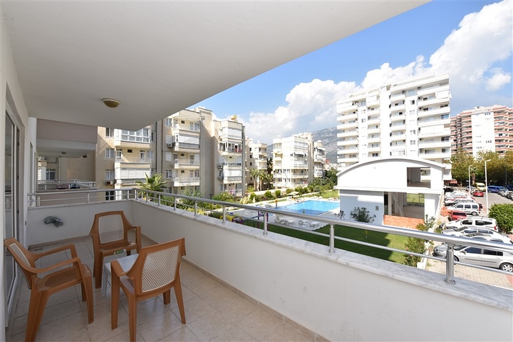 شقق غرفتين وصالة ضمن مجمع سكني يبعد  100 متر عن شاطئ البحر 