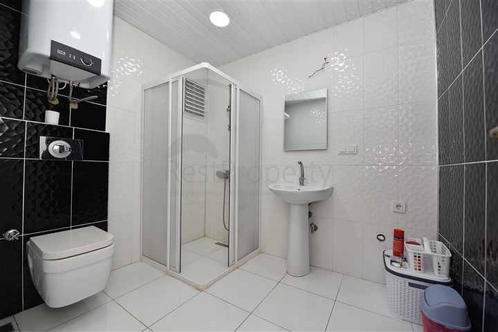 شقق غرفتين وصالة ضمن مجمع سكني يبعد  100 متر عن شاطئ البحر 