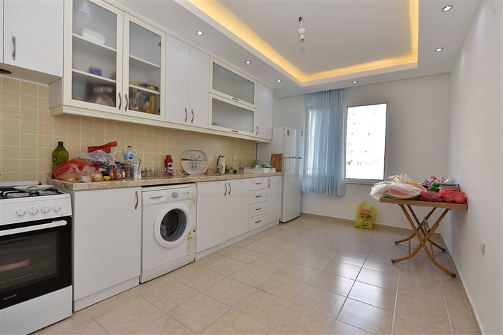 شقق غرفتين وصالة ضمن مجمع سكني يبعد  100 متر عن شاطئ البحر 