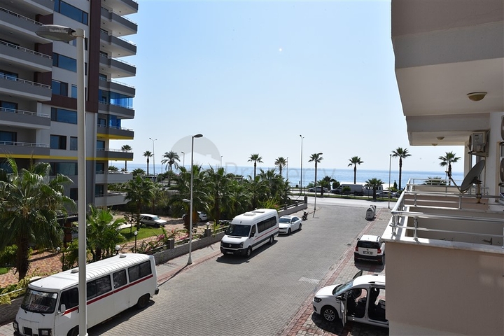 شقق غرفتين وصالة ضمن مجمع سكني يبعد  100 متر عن شاطئ البحر 