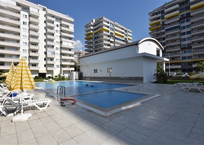 شقق غرفتين وصالة ضمن مجمع سكني يبعد  100 متر عن شاطئ البحر 