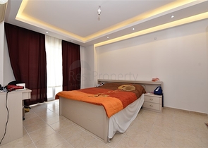 شقق غرفتين وصالة ضمن مجمع سكني يبعد  100 متر عن شاطئ البحر 