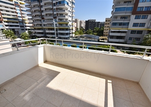 شقق غرفتين وصالة ضمن مجمع سكني يبعد  100 متر عن شاطئ البحر 