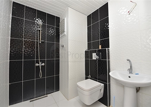 شقق غرفتين وصالة ضمن مجمع سكني يبعد  100 متر عن شاطئ البحر 