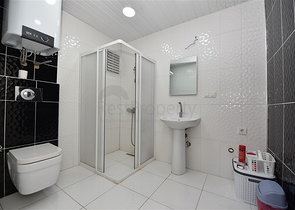 شقق غرفتين وصالة ضمن مجمع سكني يبعد  100 متر عن شاطئ البحر 