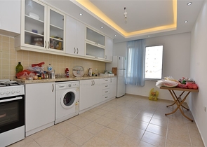 شقق غرفتين وصالة ضمن مجمع سكني يبعد  100 متر عن شاطئ البحر 