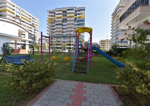 شقق غرفتين وصالة ضمن مجمع سكني يبعد  100 متر عن شاطئ البحر 