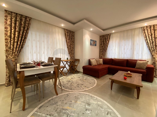 شقة تصميم غرفة وصالة ضمن مجمع سكني حديث في مهموتلار 