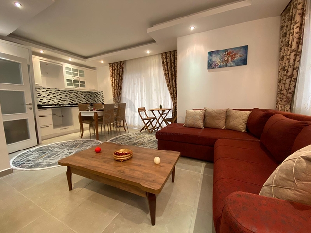 شقة تصميم غرفة وصالة ضمن مجمع سكني حديث في مهموتلار 