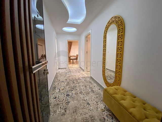 شقة تصميم غرفة وصالة ضمن مجمع سكني حديث في مهموتلار 