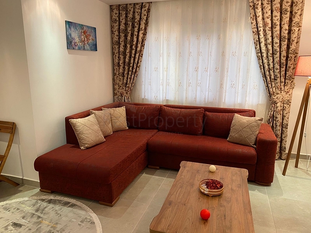 شقة تصميم غرفة وصالة ضمن مجمع سكني حديث في مهموتلار 