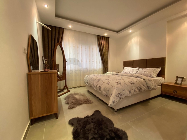 شقة تصميم غرفة وصالة ضمن مجمع سكني حديث في مهموتلار 