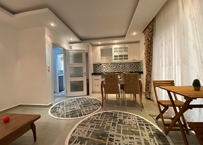 شقة تصميم غرفة وصالة ضمن مجمع سكني حديث في مهموتلار 