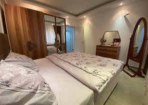 شقة تصميم غرفة وصالة ضمن مجمع سكني حديث في مهموتلار 