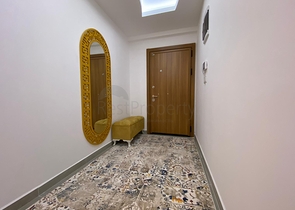 شقة تصميم غرفة وصالة ضمن مجمع سكني حديث في مهموتلار 