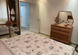 شقة تصميم غرفة وصالة ضمن مجمع سكني حديث في مهموتلار 