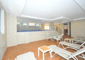 شقة تصميم غرفة وصالة ضمن مجمع سكني حديث في مهموتلار 