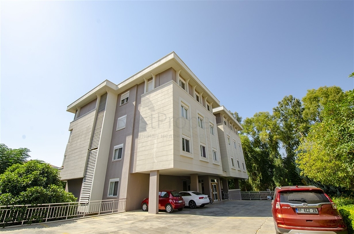 شقة فسيحة 4 + 1 في اونجلي كونيالتي أنطاليا 