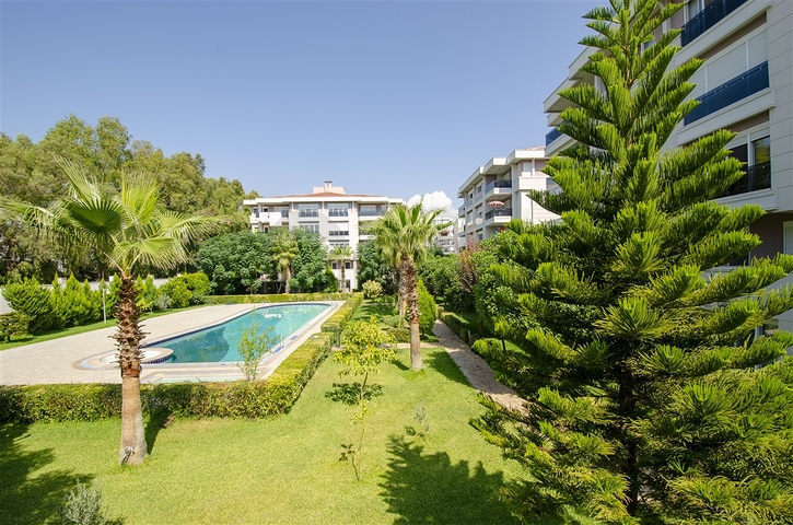 شقة فسيحة 4 + 1 في اونجلي كونيالتي أنطاليا 