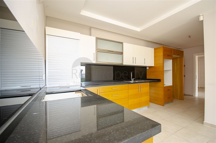 شقة فسيحة 4 + 1 في اونجلي كونيالتي أنطاليا 