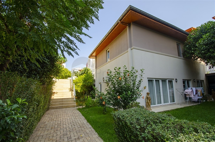 شقة فسيحة 4 + 1 في اونجلي كونيالتي أنطاليا 