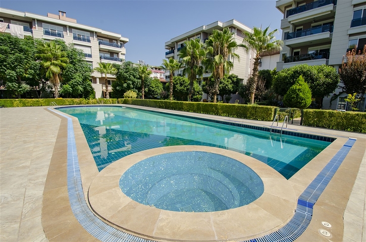 شقة فسيحة 4 + 1 في اونجلي كونيالتي أنطاليا 