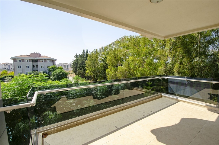 شقة فسيحة 4 + 1 في اونجلي كونيالتي أنطاليا 