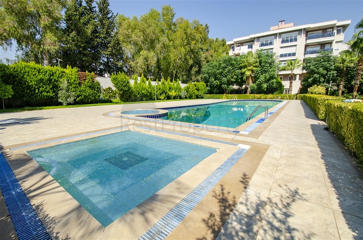 شقة فسيحة 4 + 1 في اونجلي كونيالتي أنطاليا 