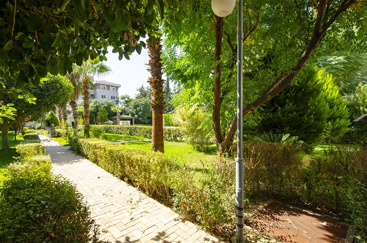 شقة فسيحة 4 + 1 في اونجلي كونيالتي أنطاليا 