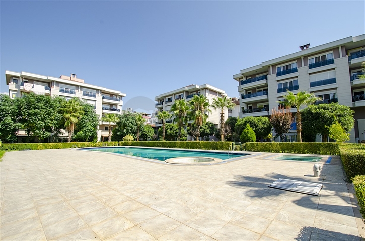 شقة فسيحة 4 + 1 في اونجلي كونيالتي أنطاليا 