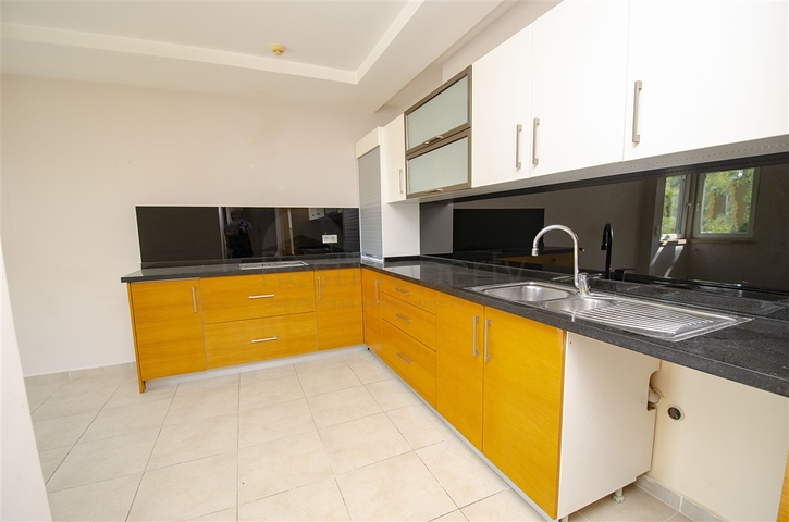 شقة فسيحة 4 + 1 في اونجلي كونيالتي أنطاليا 