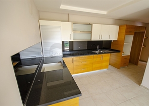 شقة فسيحة 4 + 1 في اونجلي كونيالتي أنطاليا 