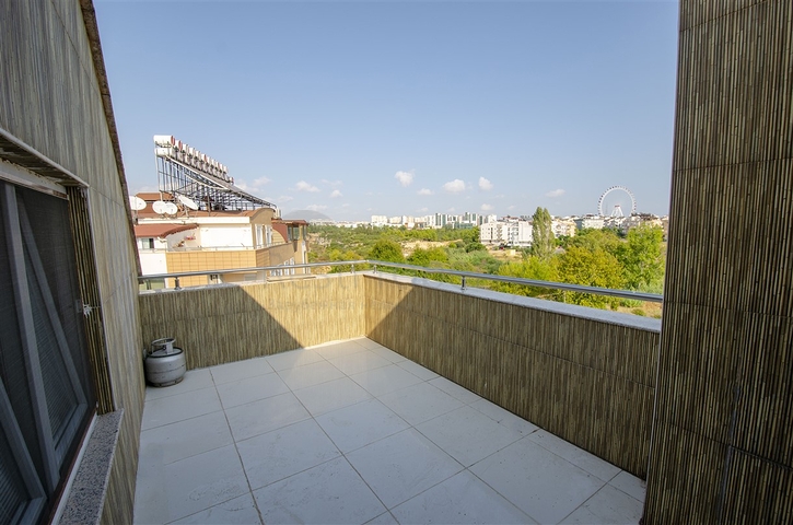  شقة واسعة 4+1 في منطقة اونجالي من كونيالتي أنطاليا