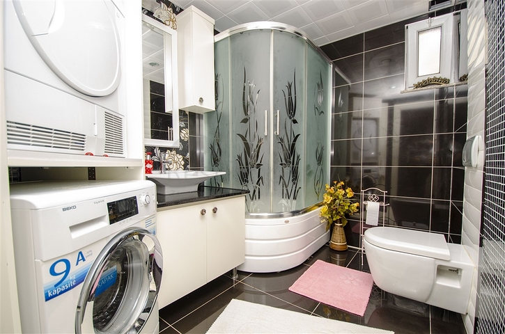  شقة واسعة 4+1 في منطقة اونجالي من كونيالتي أنطاليا